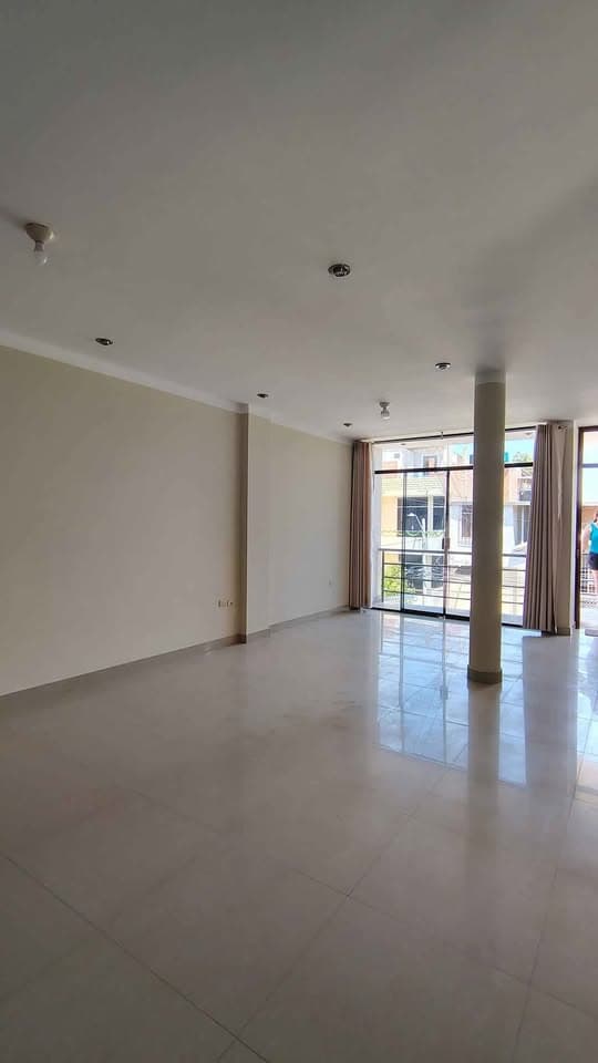 Amplio departamento en Alquiler en Santa María del Pinar, 114 m², Piura